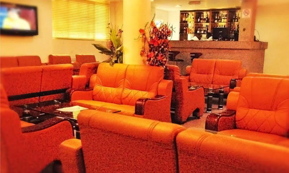 Immaculate Suites And Apartments Mobushipe エクステリア 写真